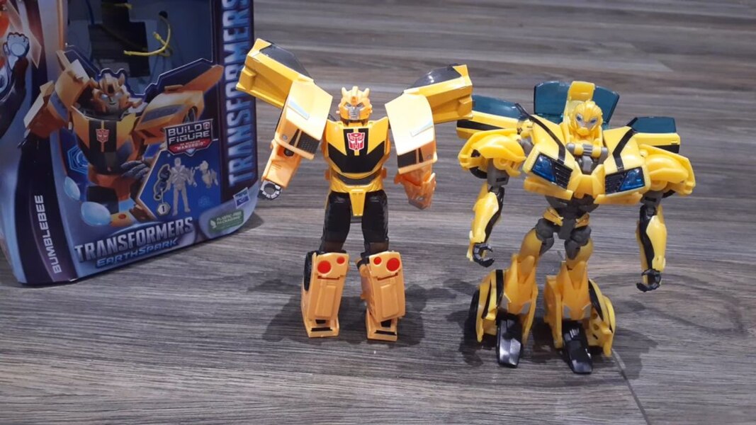 In Hand Image Of Transformers Earthspark Bumblebee Deluxe Class  (2 of 14)